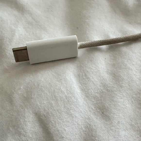 Apple Watch Magnetic Charging Cable with a USB-C connector - Picture 2 of 3